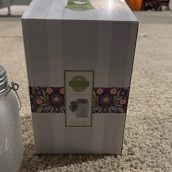Scentsy Other - Scentsy Deck the Halls Jar Warmer - White and Green